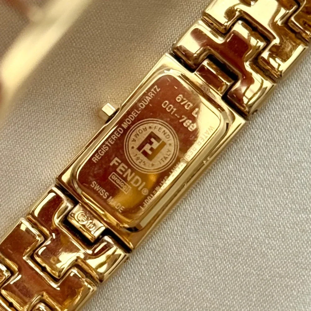 AUTHENTIC VINTAGE FENDI GOLD WATCH - Picture 7 of 8